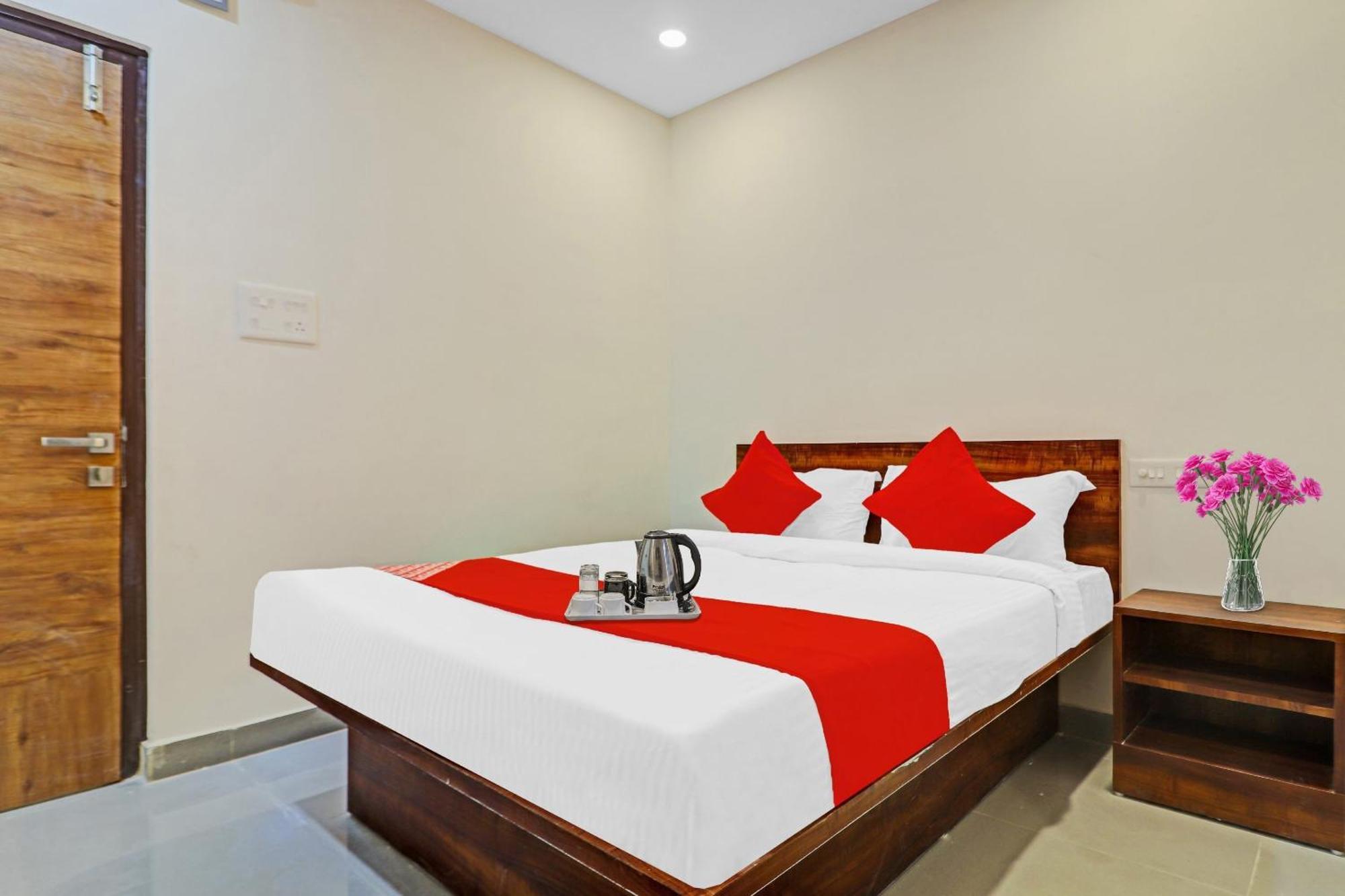 Hotel O Night Eye Hyderabad Exterior foto