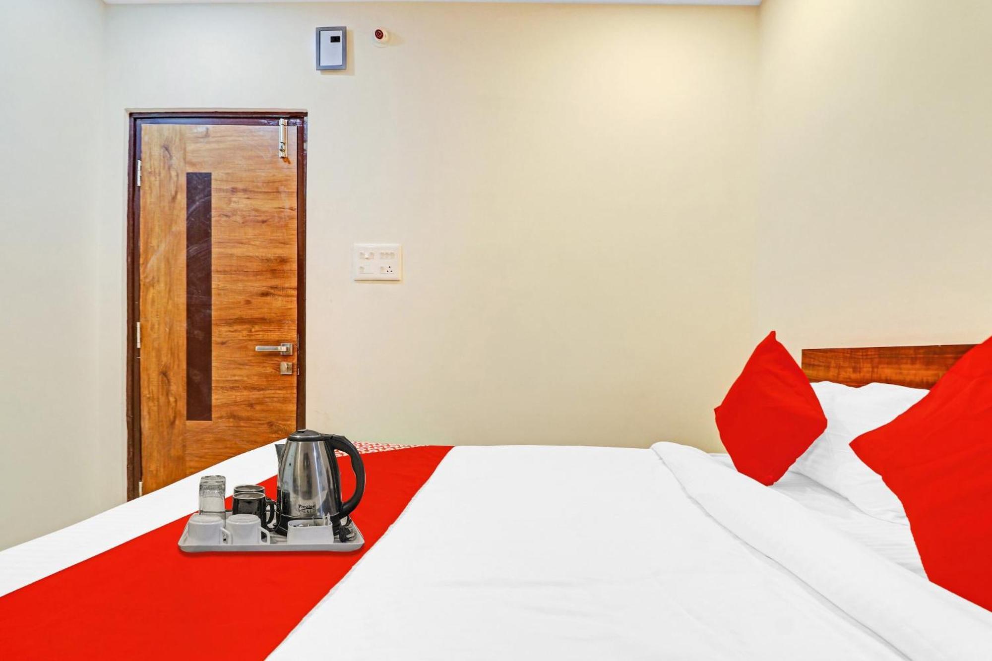 Hotel O Night Eye Hyderabad Exterior foto