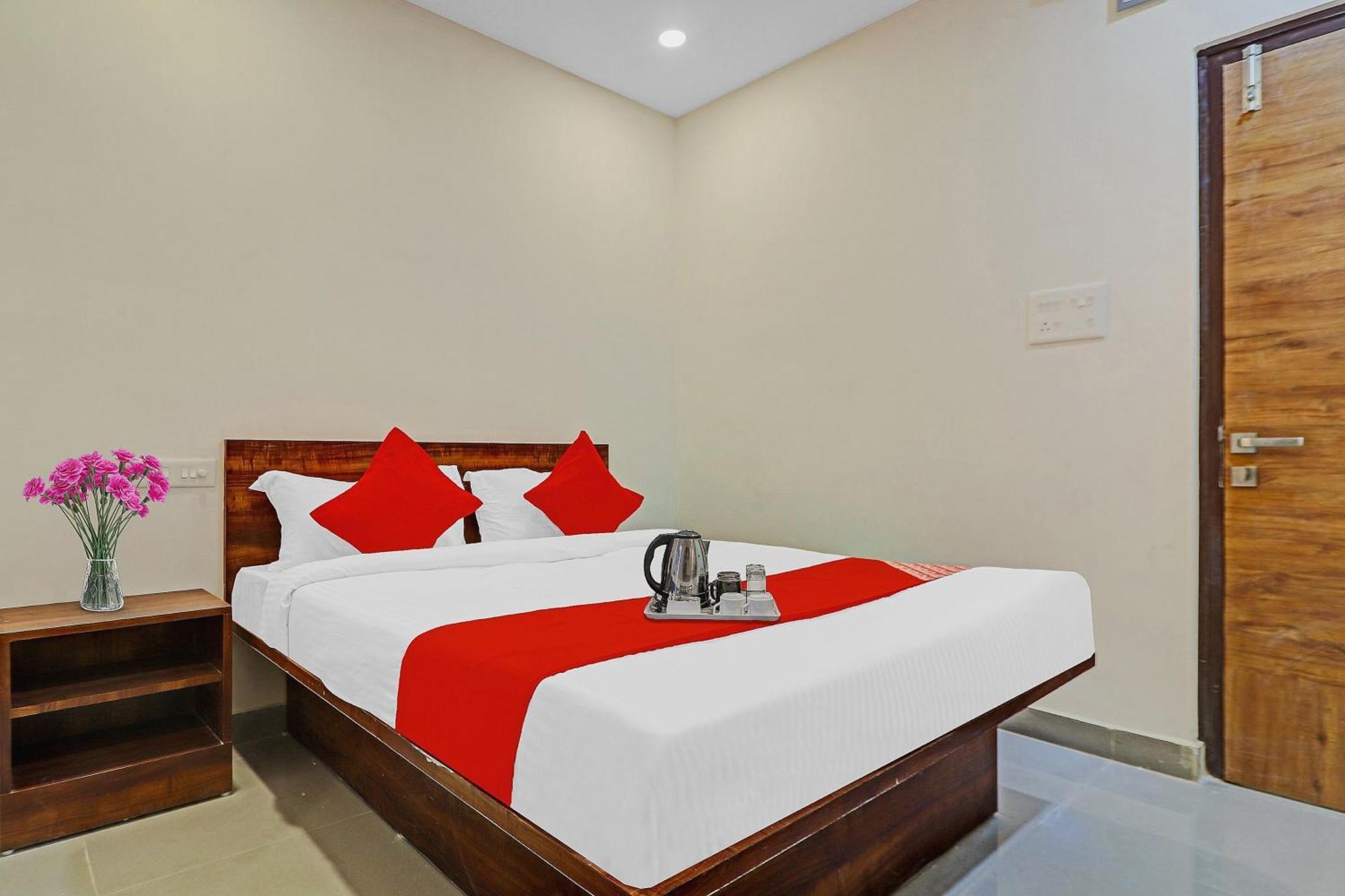 Hotel O Night Eye Hyderabad Exterior foto