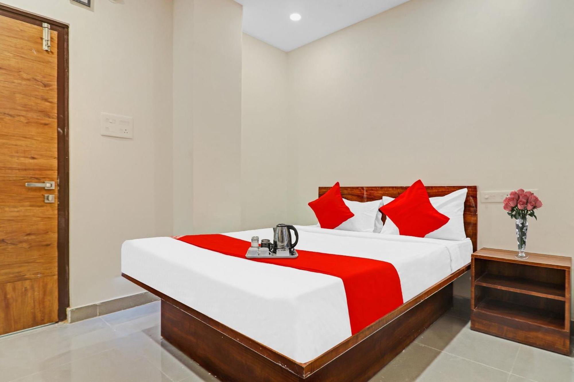Hotel O Night Eye Hyderabad Exterior foto