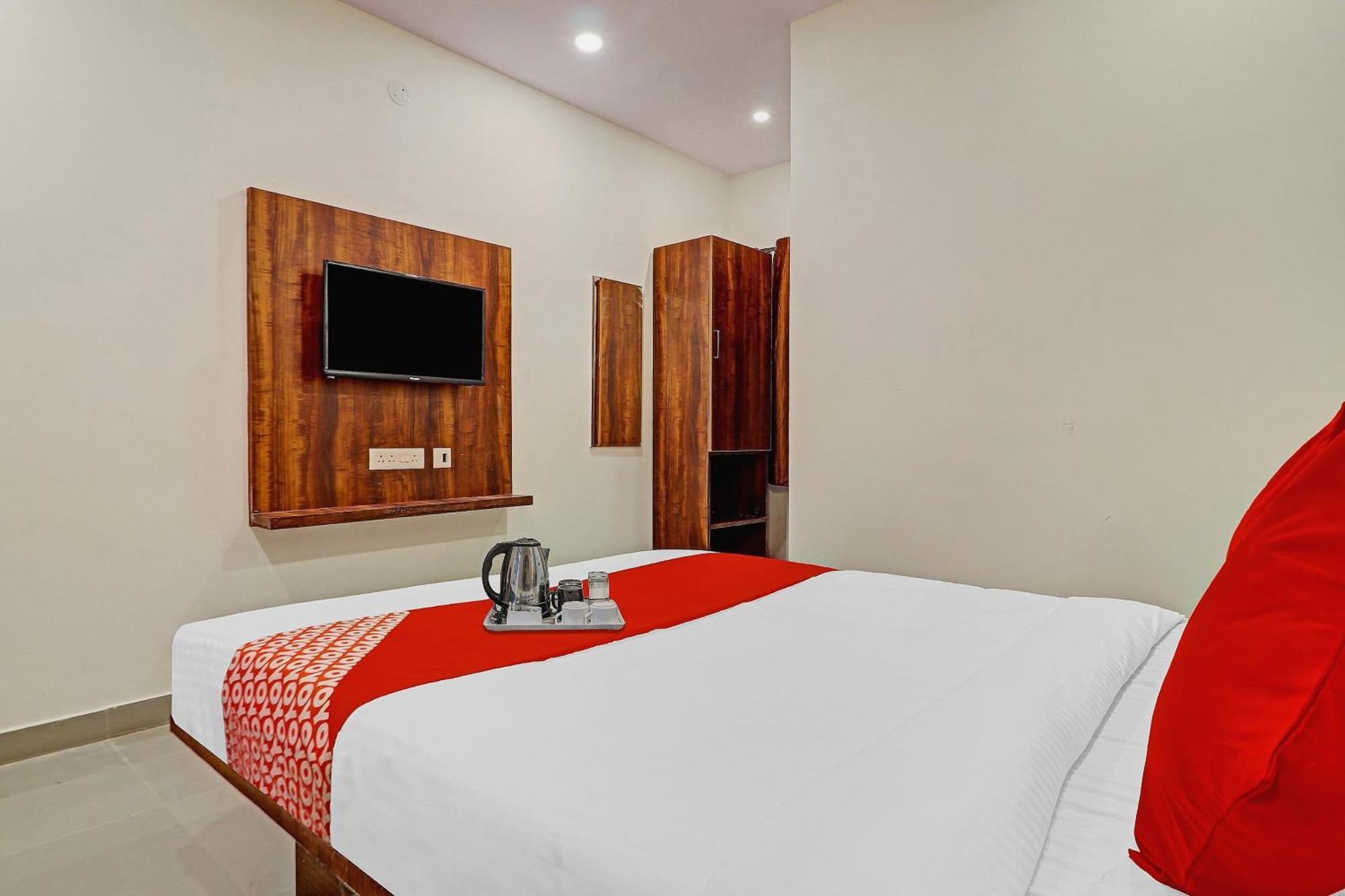 Hotel O Night Eye Hyderabad Exterior foto