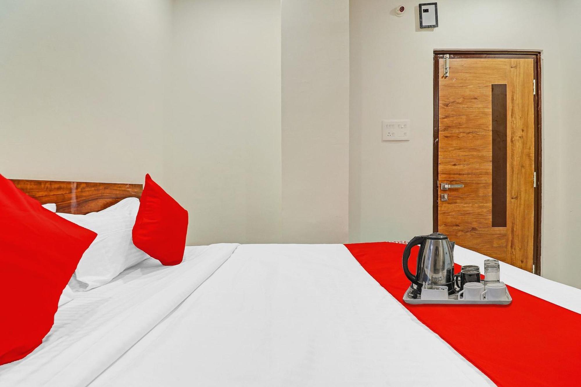 Hotel O Night Eye Hyderabad Exterior foto
